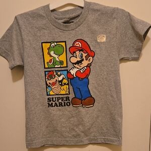 Kid's Nintendo Gray Super Mario Tee Shirt. NWOT.
